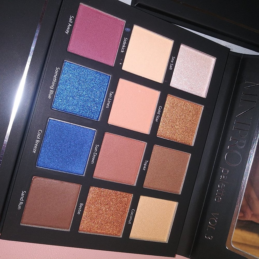 Eye shadow palette